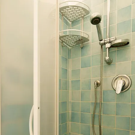 Uno Sguardo Sul Mare *