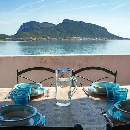 Uno Sguardo Sul Mare Seafront In Golfo Aranci