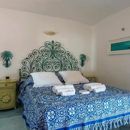 Uno Sguardo Sul Mare *